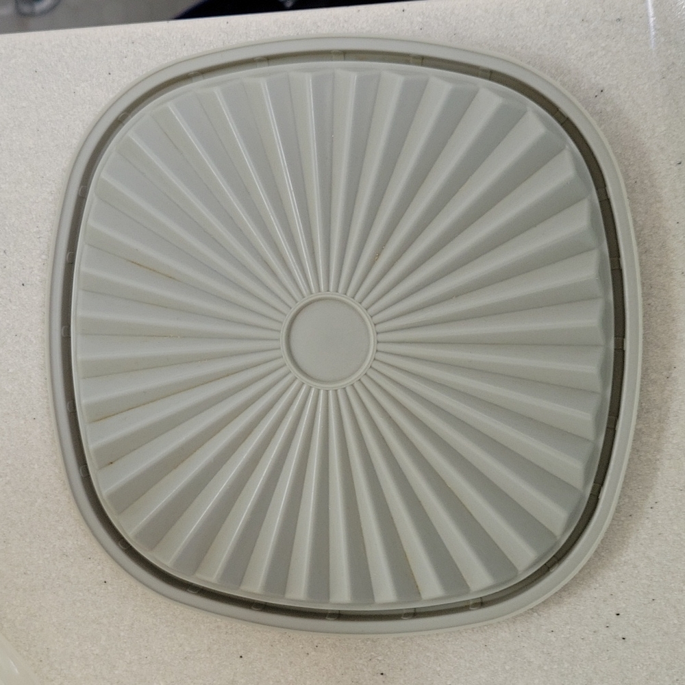 Tupperware - Picture 5 of 7